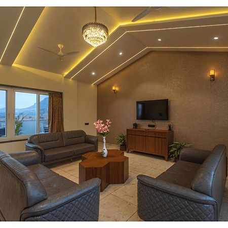 Mountain Glory 8Bhk By Tensorstays, Pool & Theater Игатпури Екстериор снимка